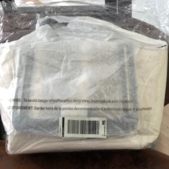 Large Cream Bag with Black Reptile Pattern and Gold Hardware - NWT - Picture 2 of 9